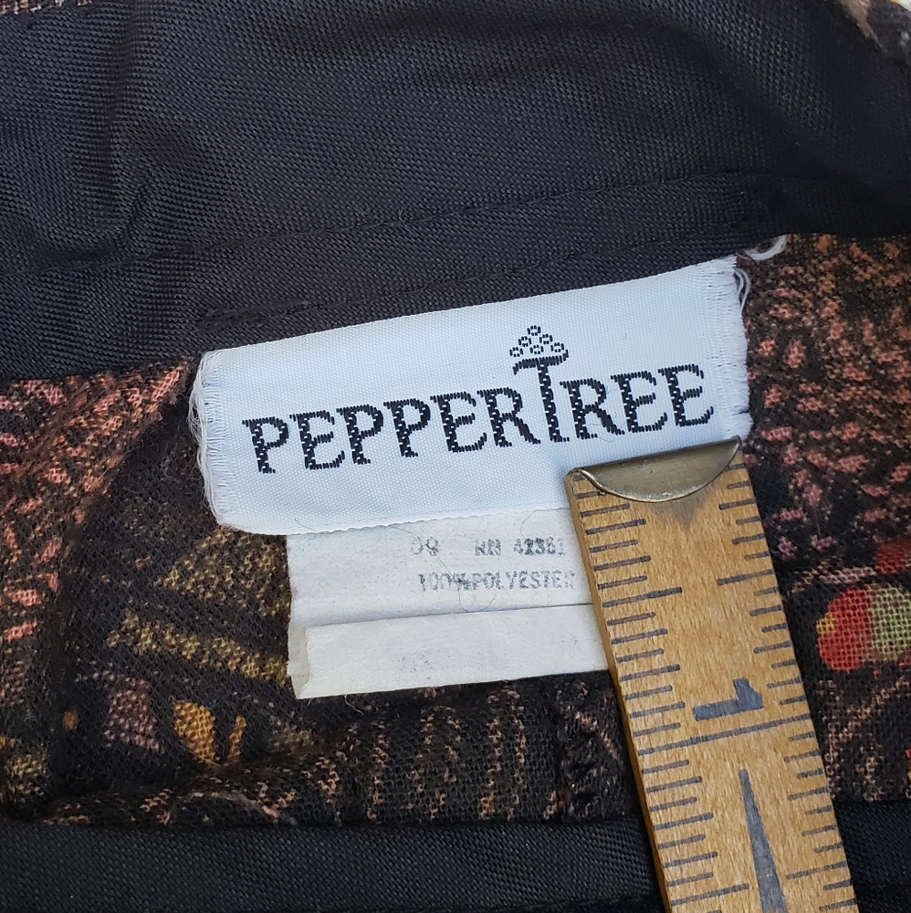 VTG Short Skirt. Pocketed skirt. Full skirt. - Picture 6 of 9